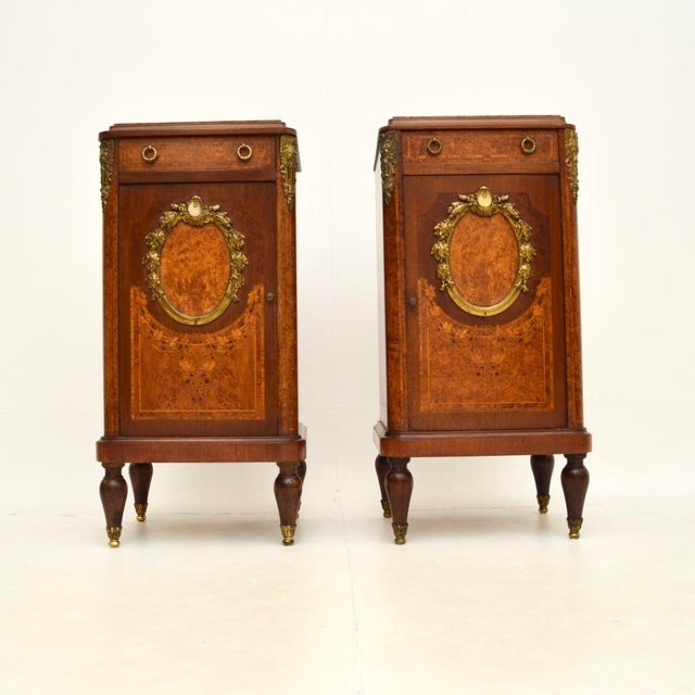 Late 19th Century French Inlaid Walnut Bedside Tables with Marble Tops, 1870s, Set of 2 For Sale - Image 5 of 16