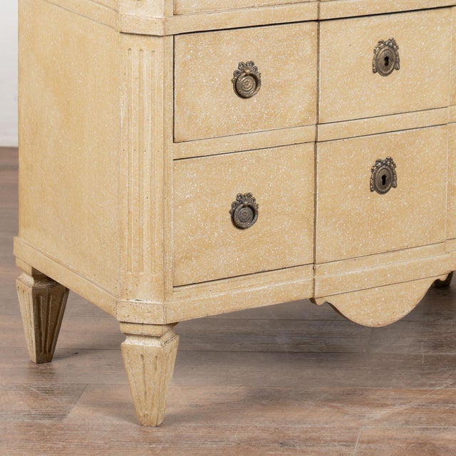 19th Century Pair of Swedish Gustavian Painted Chest of Three Drawers With Griffins For Sale - Image 11 of 15
