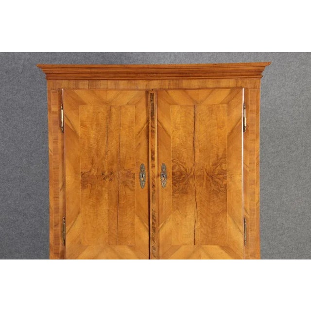 Antique Baroque Cabinet inn Walnut, 1780 For Sale - Image 11 of 18