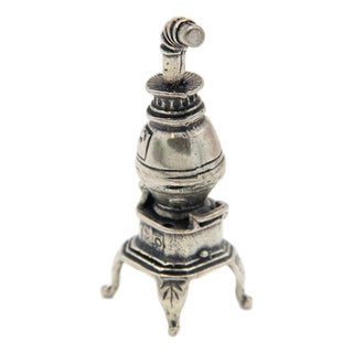 Miniature Silver Salamander with Four Support Legs For Sale