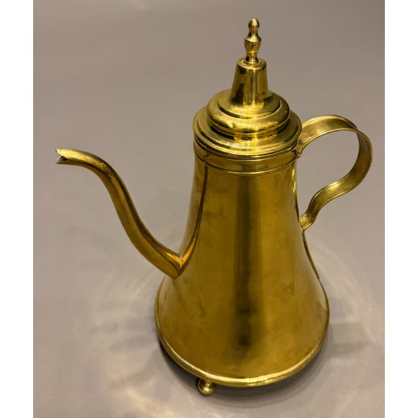 Traditional 19th Century Dutch Brass Coffee Pot With Turned Legs For Sale - Image 3 of 9