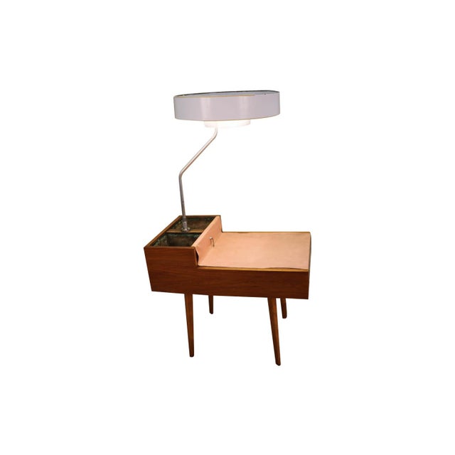 Mid-Century Modern George Nelson Herman Miller Walnut Planter Lamp Table Model 4634-L For Sale - Image 3 of 11