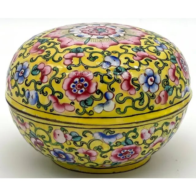 Mid 20th Century Mid 20th Century Chinese Export Yellow Floral Beijing Enamel Round Box For Sale - Image 5 of 12