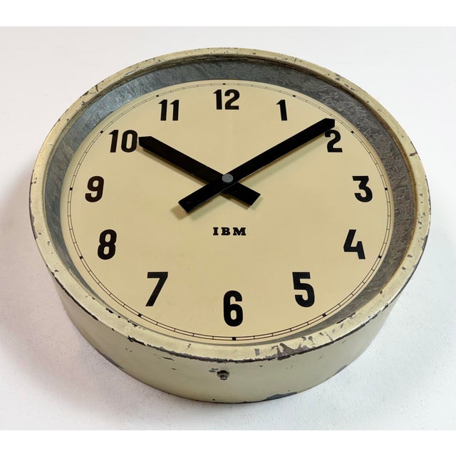 Industrial Beige Factory Wall Clock from IBM, 1950s For Sale - Image 6 of 16