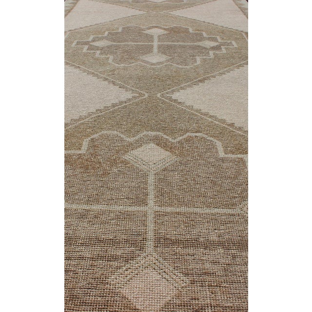 Vintage Turkish Oushak Wool Runner Rug in Warm Beige and Taupe 4'0 X 13'2 For Sale In Atlanta - Image 6 of 10