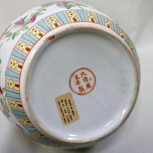 Vintage Hand-Painted Chinese Famille Rose Porcelain Ginger Jar With Lid – Large Peach & Floral Pattern For Sale - Image 12 of 13