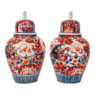 Large Antique Japanese Meiji Period Porcelain Imari Lidded Jars Urns, 1880 - A Pair For Sale