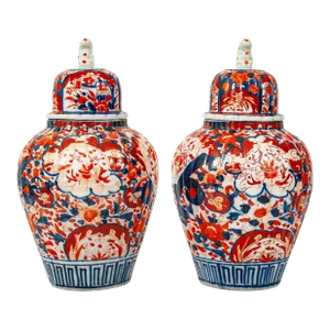 Large Antique Japanese Meiji Period Porcelain Imari Lidded Jars Urns, 1880 - A Pair