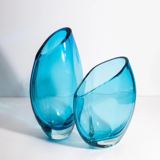 Hand Blown Murano Teardrop Vase in Lagoon Blue Large For Sale In Los Angeles - Image 6 of 9