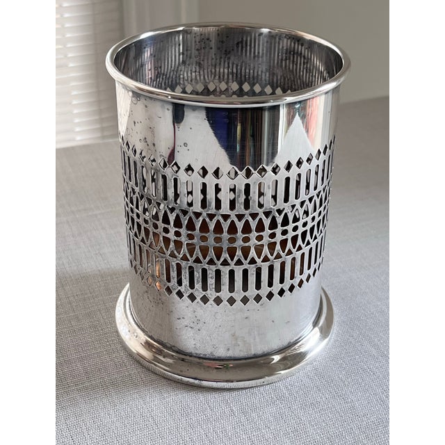 American Mid 20th Century Mid-Century Sheffield Silver Co. Silverplate Pierced Wine Bottle Holder For Sale - Image 3 of 11