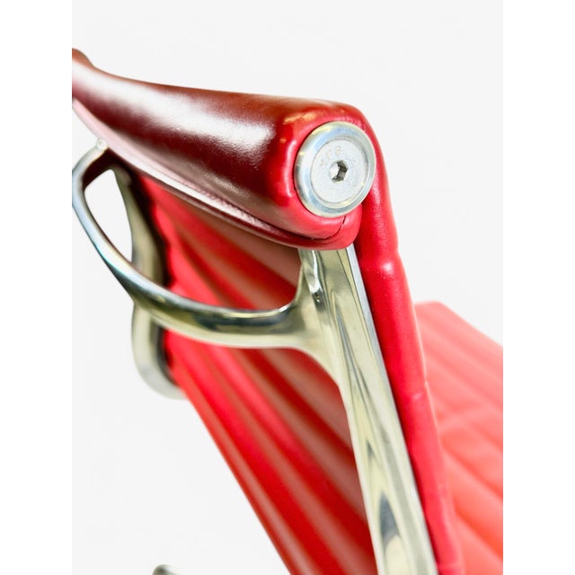 These beautiful authentic Mid-Century Modern Eames Herman Miller Executive Aluminum Group chairs by Knoll are upholstered...