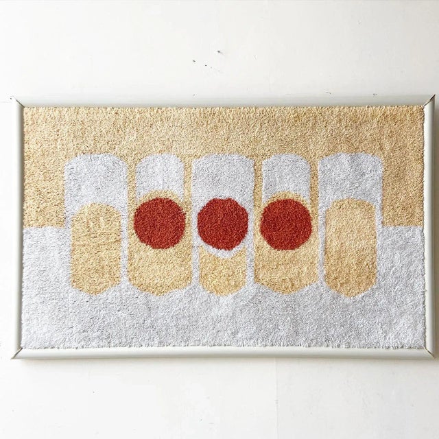 Exceptional mid century modern hand made shag. It’s can be displayed as is or flipped over.