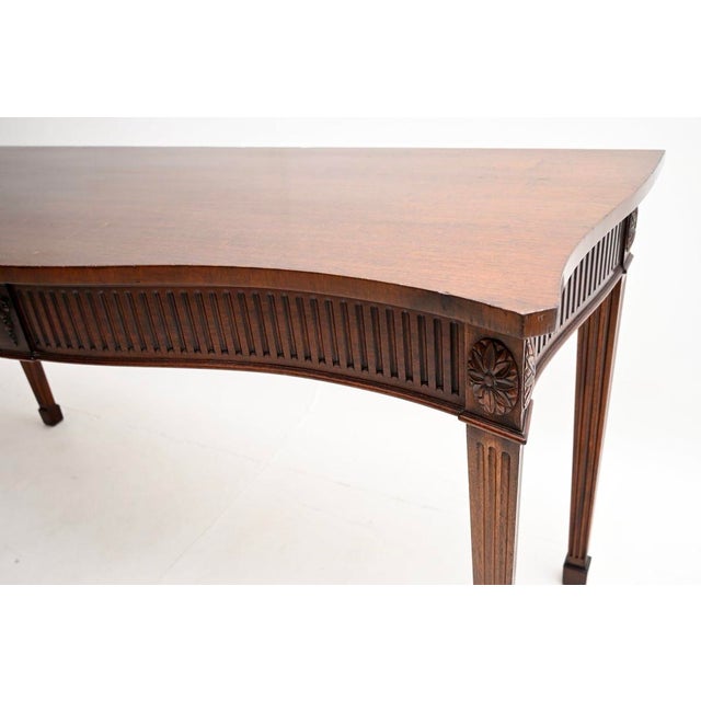 Antique Sheraton Style Console Table attributed to William Tillman, 1950 For Sale - Image 9 of 10