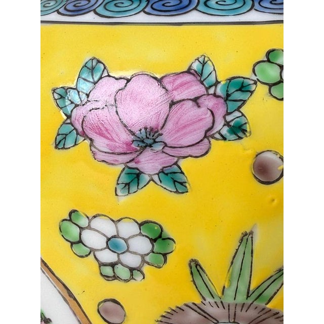 Metal Japanese Gold Imari Hand-Painted Porcelain Bird Vases, Arita, 1960s, Set of 2 For Sale - Image 7 of 17