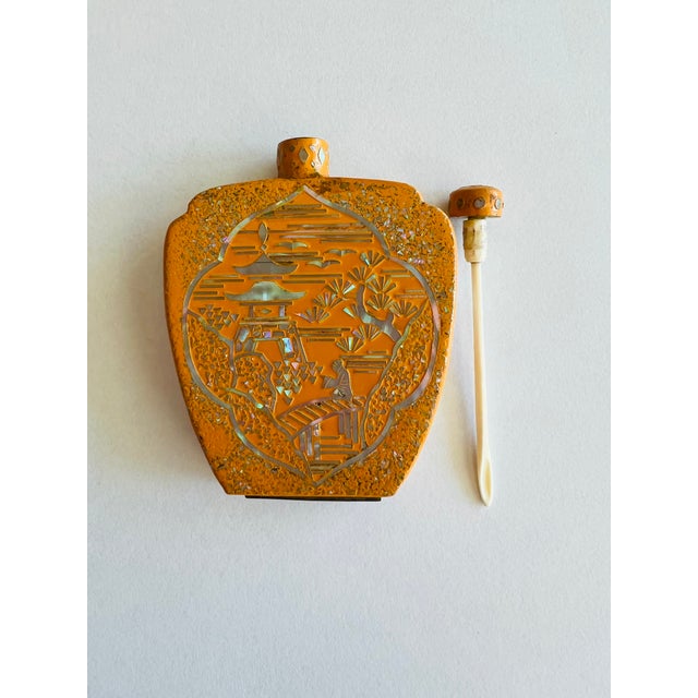 Unusual Antique/Vintage Lac Burgaute Snuff Bottle – Ochre For Sale In San Diego - Image 6 of 9