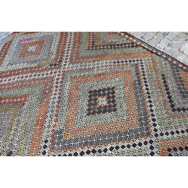 1960s Vintage Oversize Traditional Rug For Sale - Image 6 of 11
