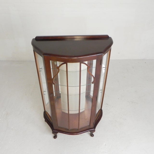 Brown Art Deco English Display Cabinet on Ornate Legs, 1930s For Sale - Image 8 of 18