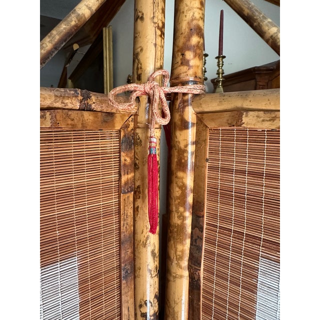 Wood Mid-Century Hand Painted Peacocks Folding Room Divider Screen Tortoise Finish Bamboo. Bohemian, Tiki, Eclectic, Asian Style. For Sale - Image 7 of 16