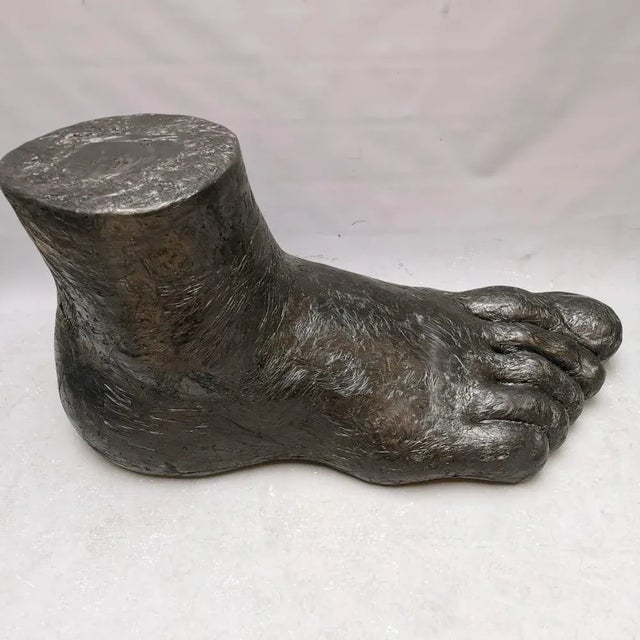 The restoration was not conservative but altered the original essence of the product, going to expand the textural effect...