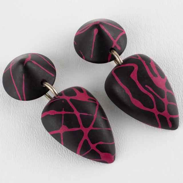 1990s Marc Labat Paris Geometric Pink and Black Resin Clip Earrings For Sale - Image 5 of 9