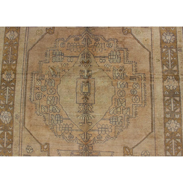 Mid 20th Century Vintage Turkish Oushak Rug in Soft Tones and Neutral Colors For Sale - Image 5 of 8