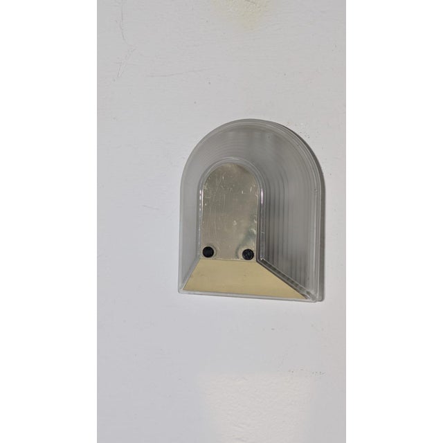 Get an authentic taste of Italian design with the Tesi wall lamp, a creation by the renowned designer Roberto Fiorato....