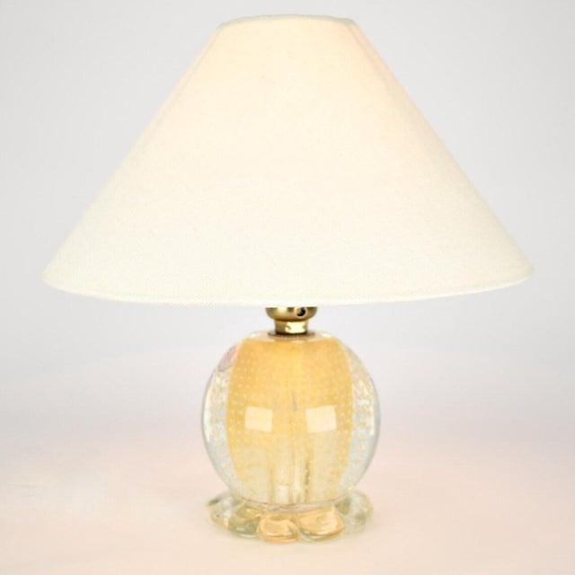 Mid-Century Modern Mid Century Modern Murano Glass Bullicante Table Lamp 1950s | Vintage Gold Flakes Accent Light Italian Hollywood Regency Seguso Barovier Toso For Sale - Image 3 of 9
