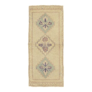 Vintage Turkish Soft Beige Yastik Hand Knotted Wool Rug - 1'6" X 3'4" For Sale