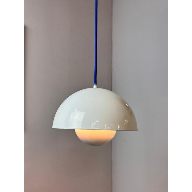 Flowerpot Pendant Lamp in White Enamel by Verner Panton for Louis Poulsen For Sale - Image 5 of 11
