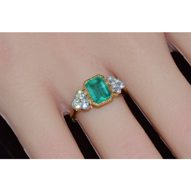 Gia Certified Natural 2.20cts vs F Diamond Emerald 18k Gold Dinner Ring, Size 6.5 For Sale - Image 9 of 13