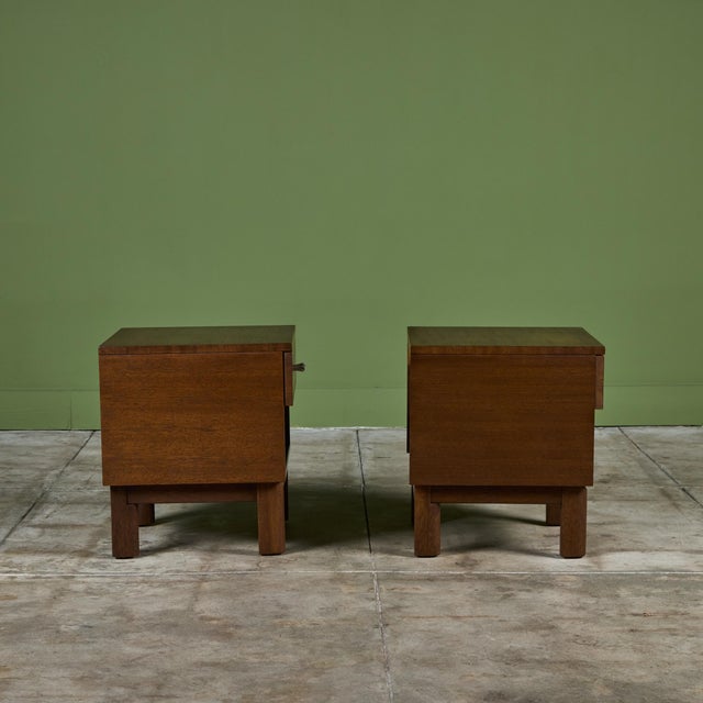 1950s Pair of Mahogany Nightstands by John Keal for Brown Saltman For Sale - Image 5 of 12