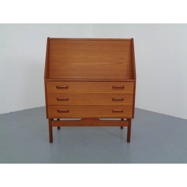 Dyrlund teak secretary. 3 large drawers. Inside, there are 2 additional small drawers and compartments. No key included....