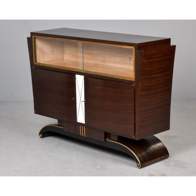 Found in France, this medium-sized French Art Deco buffet dates from the late 1930s / early 1940s. Curved pedestal base...