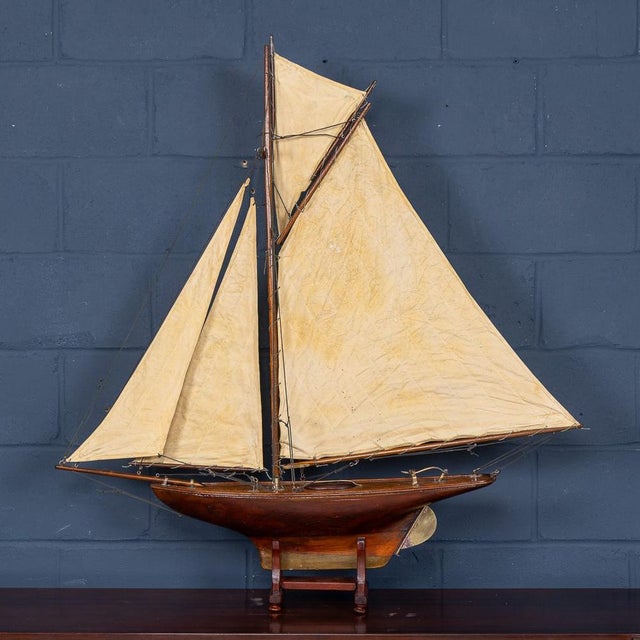 Vintage English Carved Hull Pond Yacht, 1930 For Sale - Image 3 of 18