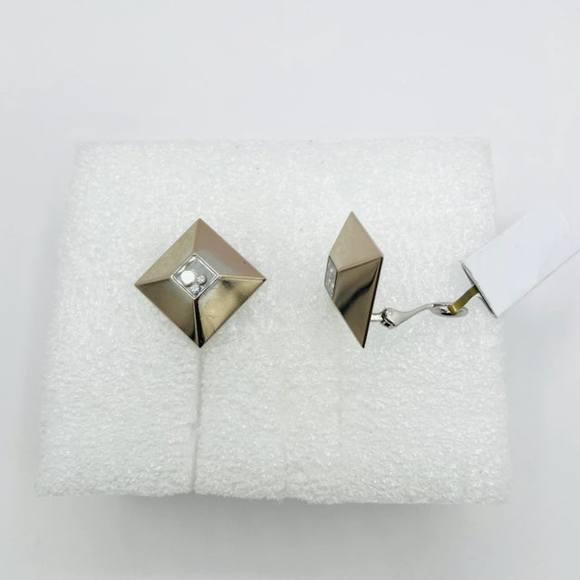 Estate Chopard Floating Round Diamond Ring Earring & Pendant Set in 18k Gold For Sale In Los Angeles - Image 6 of 8