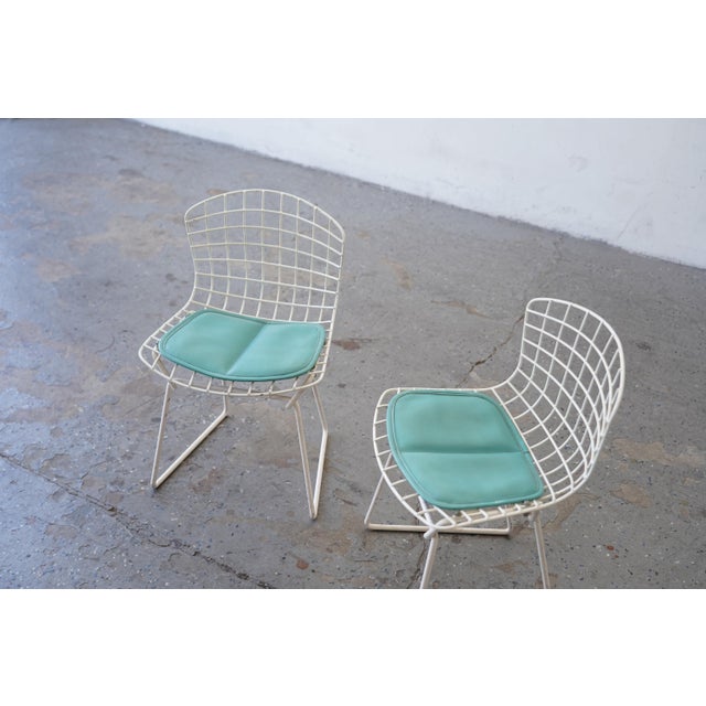 Florence Knoll Pair of Vintage “Baby” Wire Child Chairs Attributed to Harry Bertoiaor for Knoll For Sale - Image 4 of 14