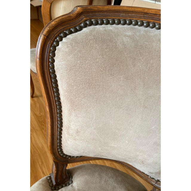 French Pair of Early 20th Century French Walnut Carved Side Chairs C.1900 For Sale - Image 3 of 4