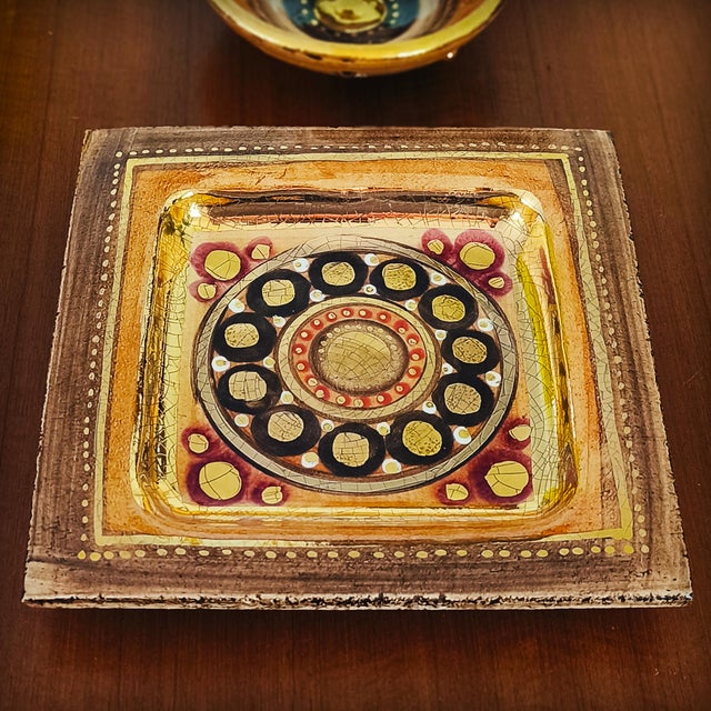 Wall decoration, platter, extra-large trinket dish, fruit bowl… A little bit of everything. A unique piece by Georges...