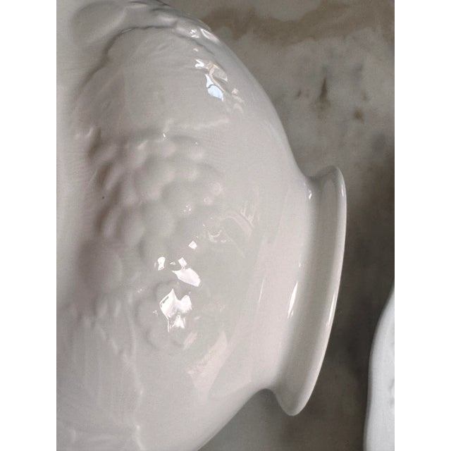 White Made in England Vintage Wedgwood Strawberry and Vine Gravy Boat With Underplate - 2 Pieces For Sale - Image 8 of 12