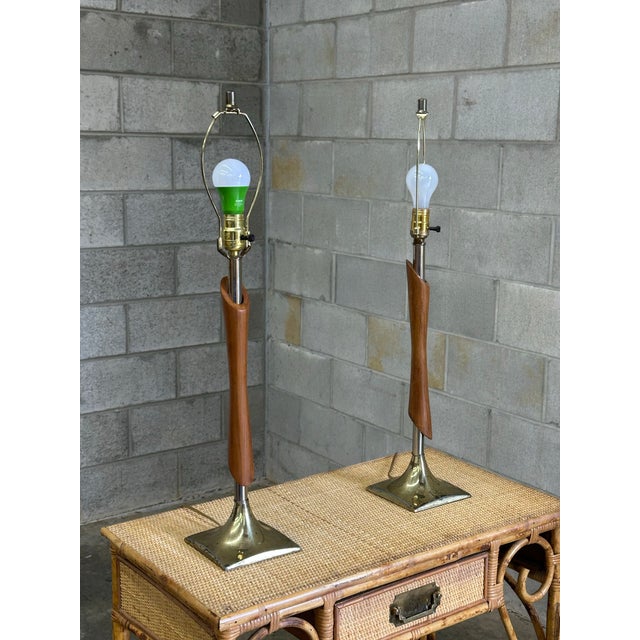 Mid-Century Modern 1960s Mid-Century Modern Walnut and Brass Sculptural Lamps After Laurel - Pair For Sale - Image 3 of 12