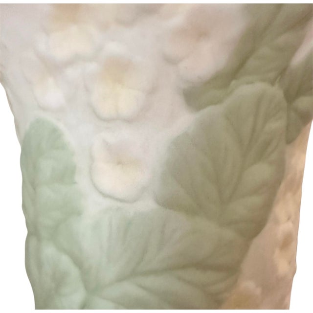 Art Deco Vintage Phoenix Consolidated Attrib. Art Glass Hydrangea Flowers Vase For Sale - Image 3 of 5