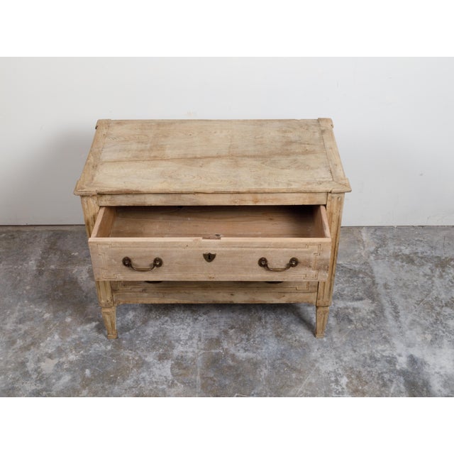 Italian Neoclassical 18th Century Bleached Walnut Commode with Fluted Side Posts For Sale - Image 10 of 12
