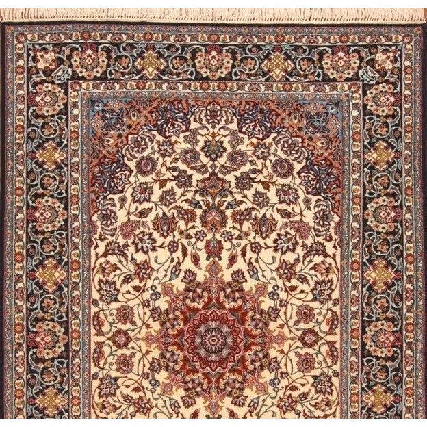 Middle Eastern Rug in Wool For Sale - Image 3 of 11