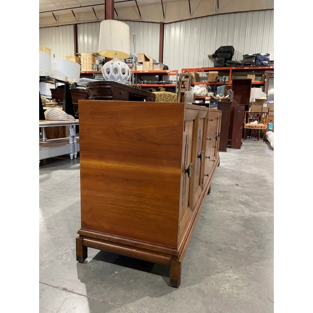 Mid-Century Modern Mid 20th Century John Stuart Walnut and Brass Sideboard by Renzo Rutili For Sale - Image 3 of 12