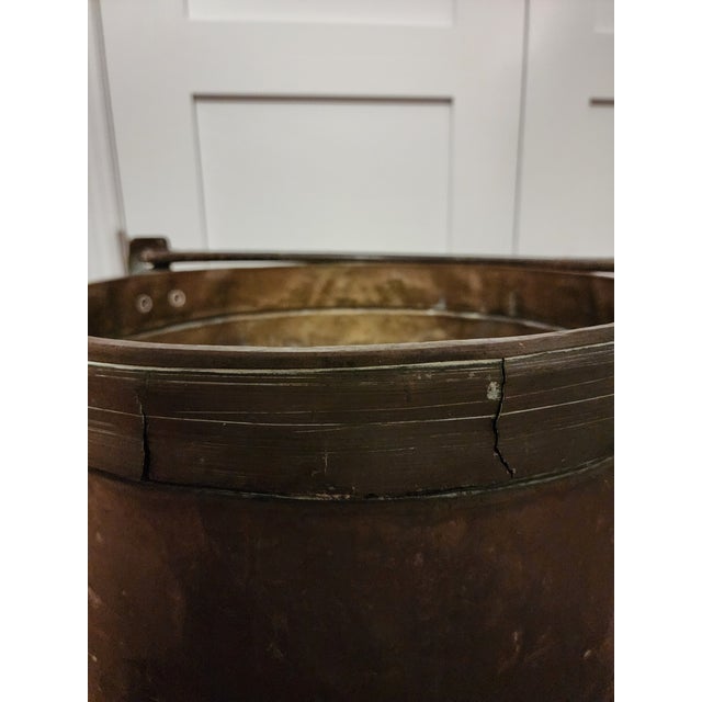 Metal 19th-Century Hand-Hammered Dovetailed Copper Cauldron With Forged Iron Handle For Sale - Image 7 of 18