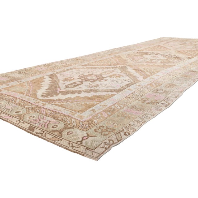 53708 Vintage Turkish Oushak Rug, 05'03 x 15'05. Emanating boho chic and modern style with elements of Shibui, this hand...