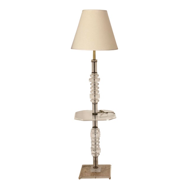 1970s Hollywood Regency Stacked Lucite & Brass Floor Lamp With Built-in Table For Sale
