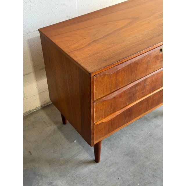 Vintage Danish Modern Teak 3 Drawer Chest Dresser Mid Century Scandinavian Cabinet For Sale In Los Angeles - Image 6 of 10