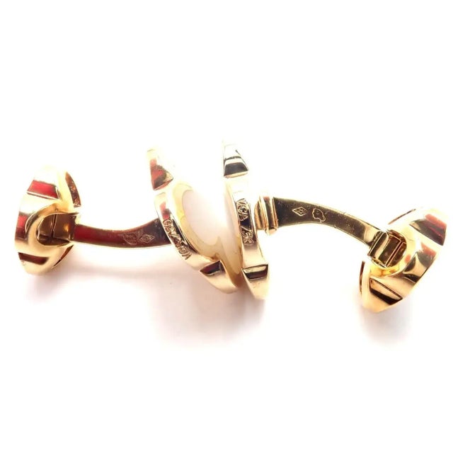 Van Cleef & Arpels Pure Alhambra Mother of Pearl Yellow Gold Cufflinks - 2 Pieces For Sale In Philadelphia - Image 6 of 11