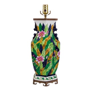 Midcentury Chinese Export Style Porcelain Tobacco Leaf Pattern Table Lamp For Sale